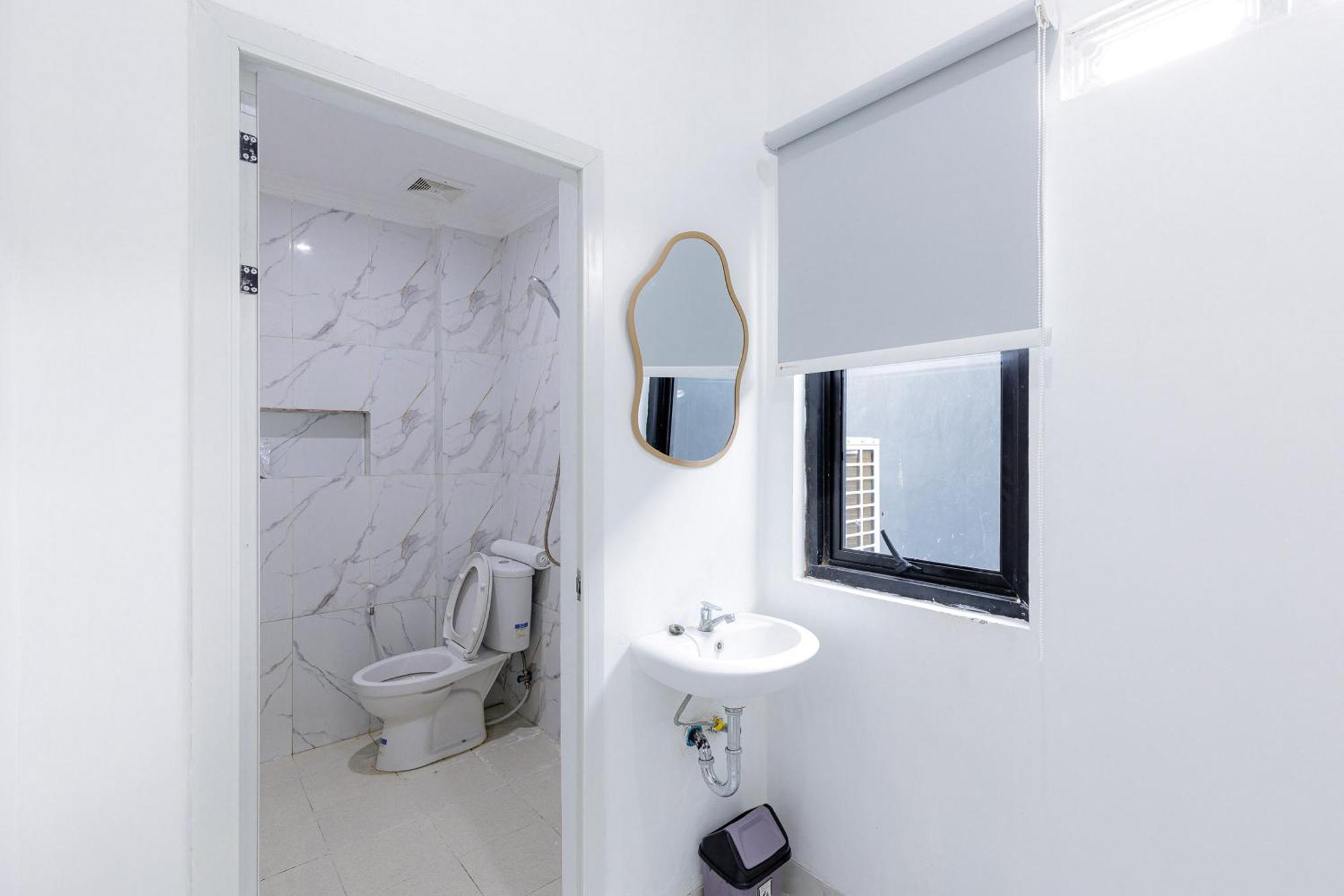 Urbanview Hotel Amira Syariah Bogor Pamoyanan Exteriör bild