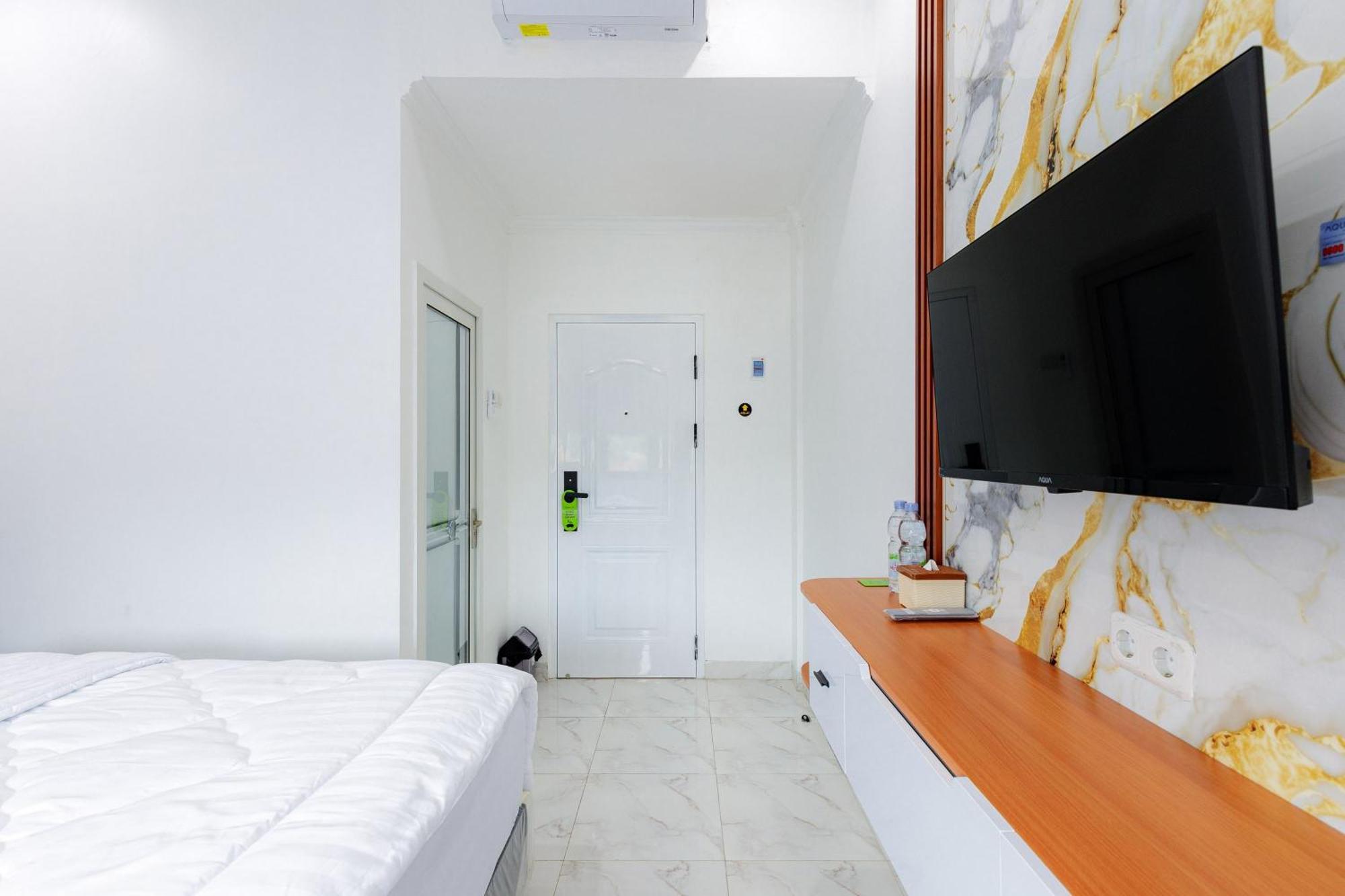 Urbanview Hotel Amira Syariah Bogor Pamoyanan Exteriör bild
