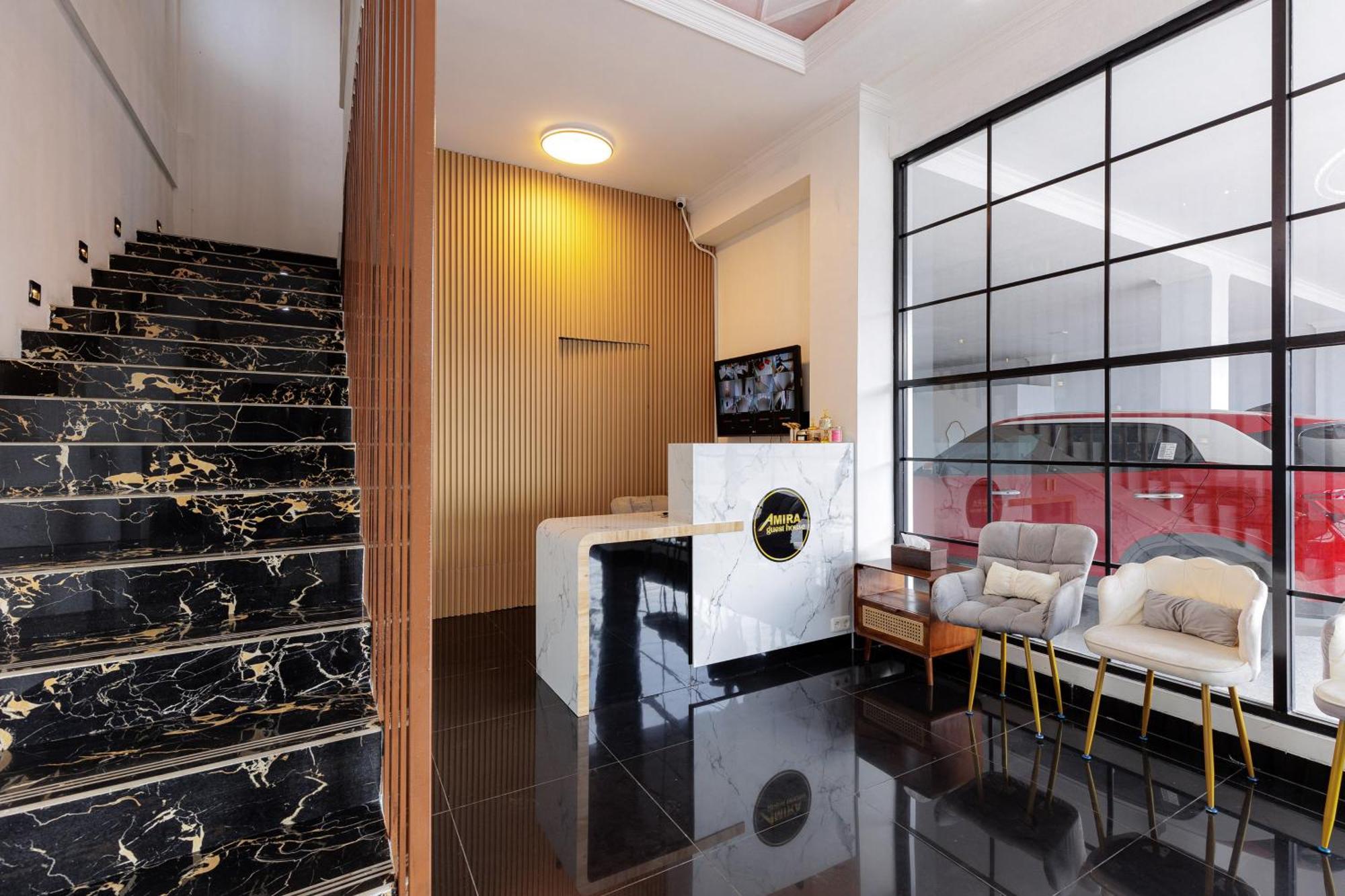 Urbanview Hotel Amira Syariah Bogor Pamoyanan Exteriör bild